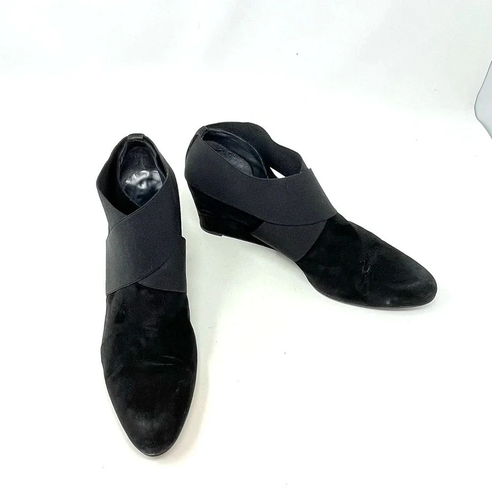 Stuart Weitzman Coban Suede Wedge Booties Black S… - image 4